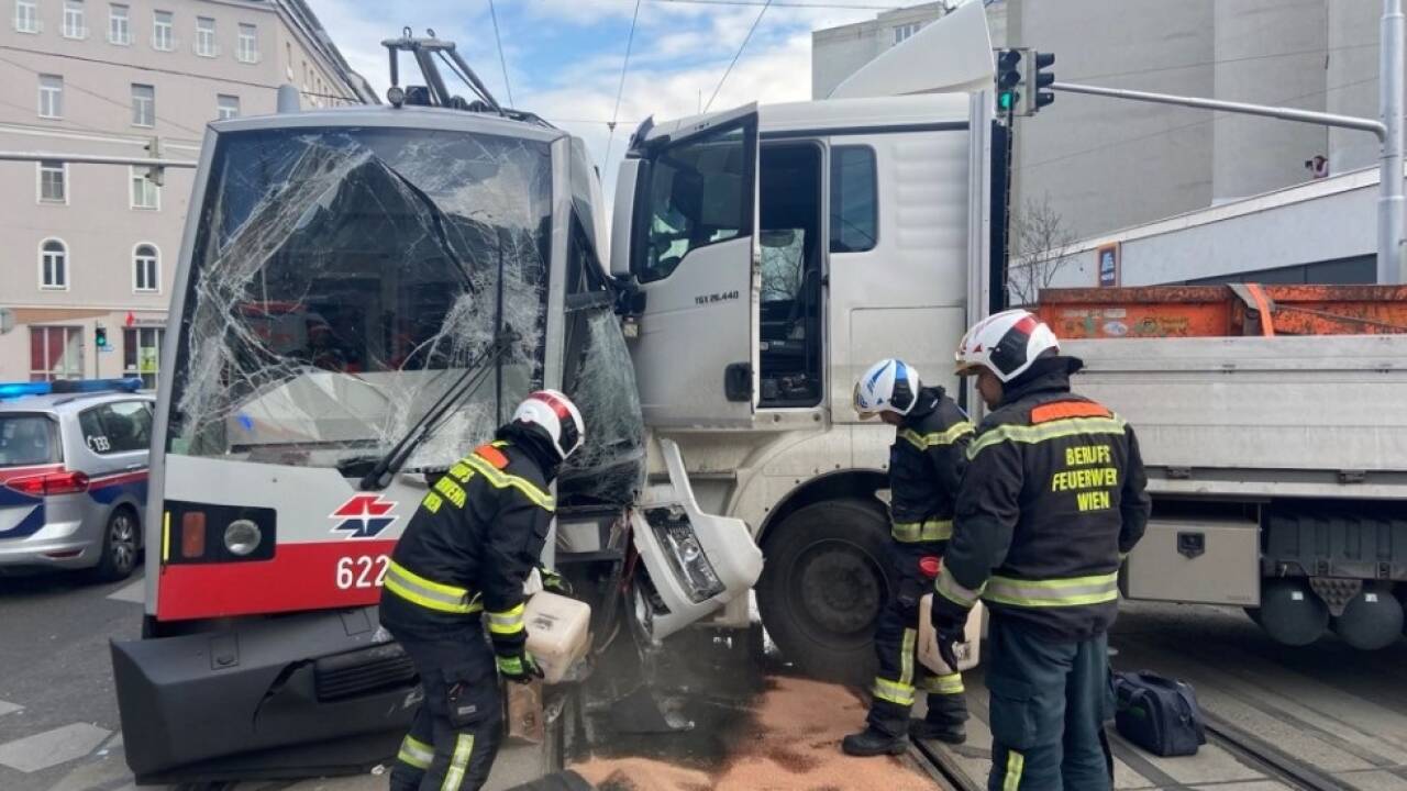 Lkw von Feuerwehr wieder fahrtüchtig gemacht Lkw von Feuerwehr wieder fahrtüchtig gemacht