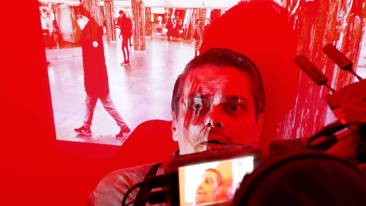 Wirre Projektion beim „Freischütz“ im Theater an der Wien. Wirre Projektion beim „Freischütz“ im Theater an der Wien.