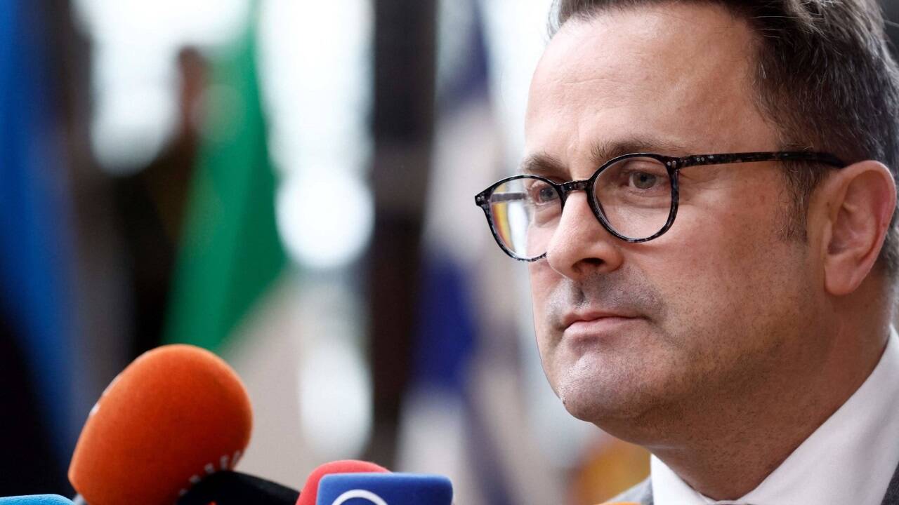 Luxemburgs Premier Xavier Bettel reagierte auf Deutschlands Verbrennertheater sichtlich genervt. 