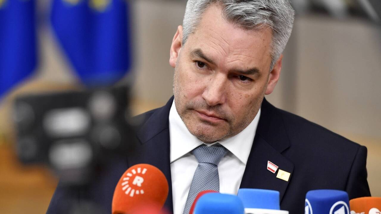 Österreichs Regierungschef Karl Nehammer (ÖVP) erfand den „grünen Verbrenner“. 