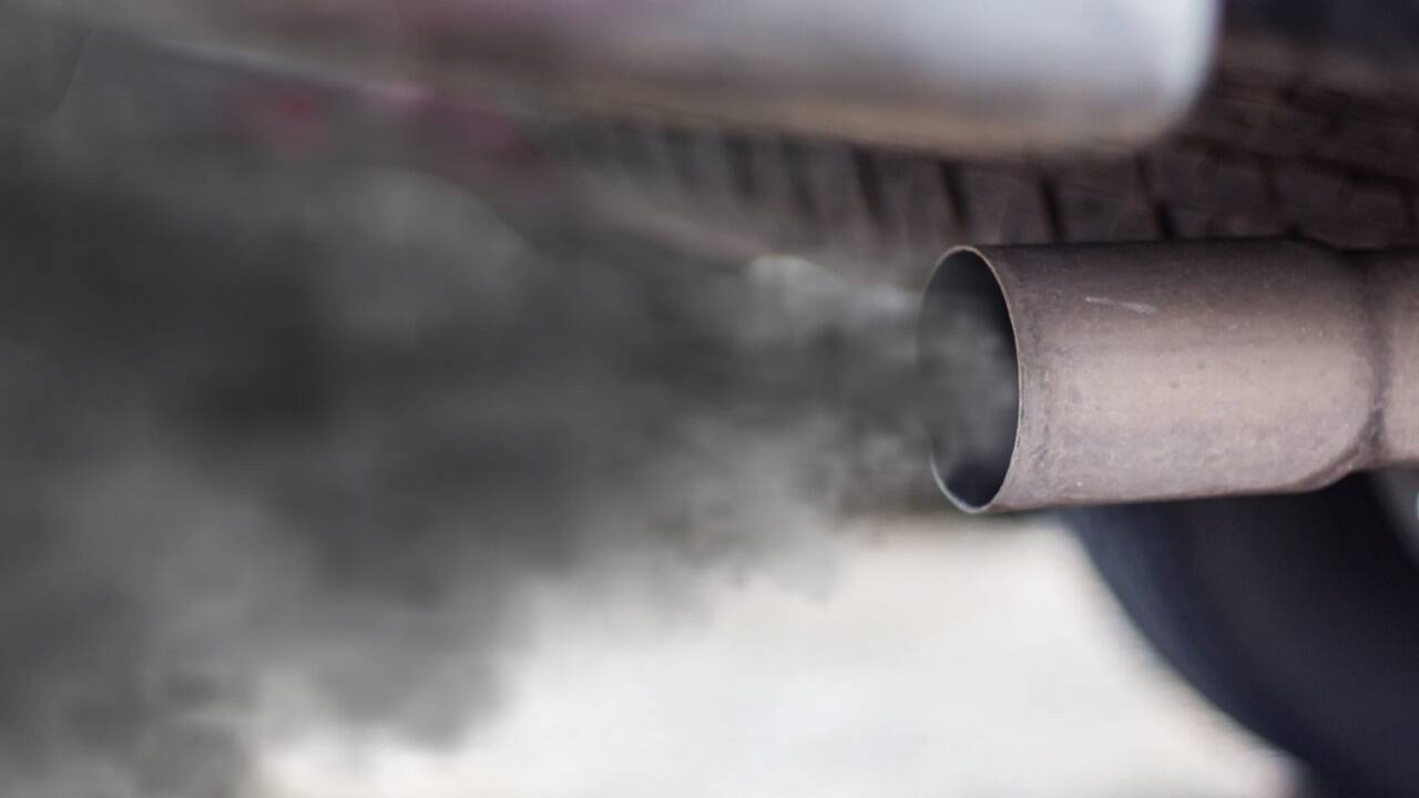 Mitgliedsstaaten, Europaparlament und Kommission hatten sich bereits darauf geeinigt, dass ab 2035 nur noch abgasfreie Motoren zugelassen werden. Mitgliedsstaaten, Europaparlament und Kommission hatten sich bereits darauf geeinigt, dass ab 2035 nur noch abgasfreie Motoren zugelassen werden.