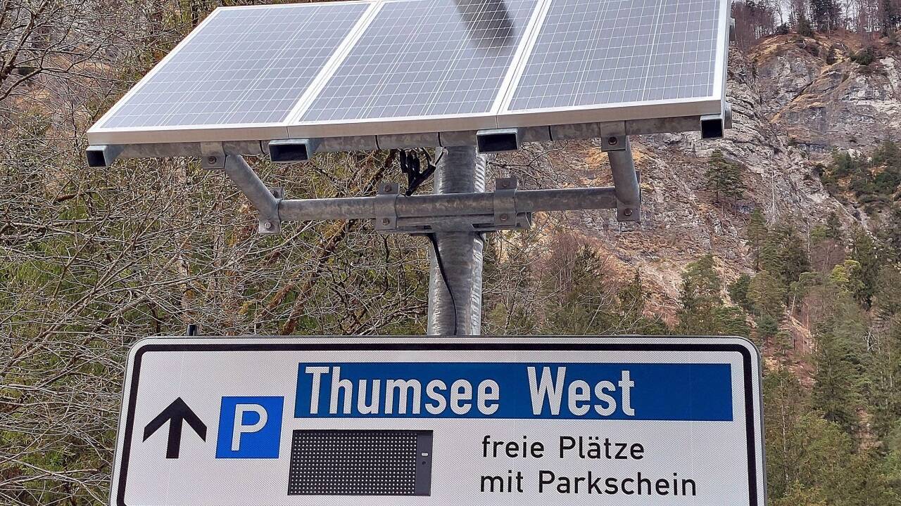 Die Stadt Bad Reichenhall führt die Bewirtschaftung der Parkplätze rund um den Thumsee sowie im Nonner Oberland ein. Beim Thumsee sind bereits die Parkautomaten installiert, wie der Lokalaugenschein am 23. März 2023 zeigt.  