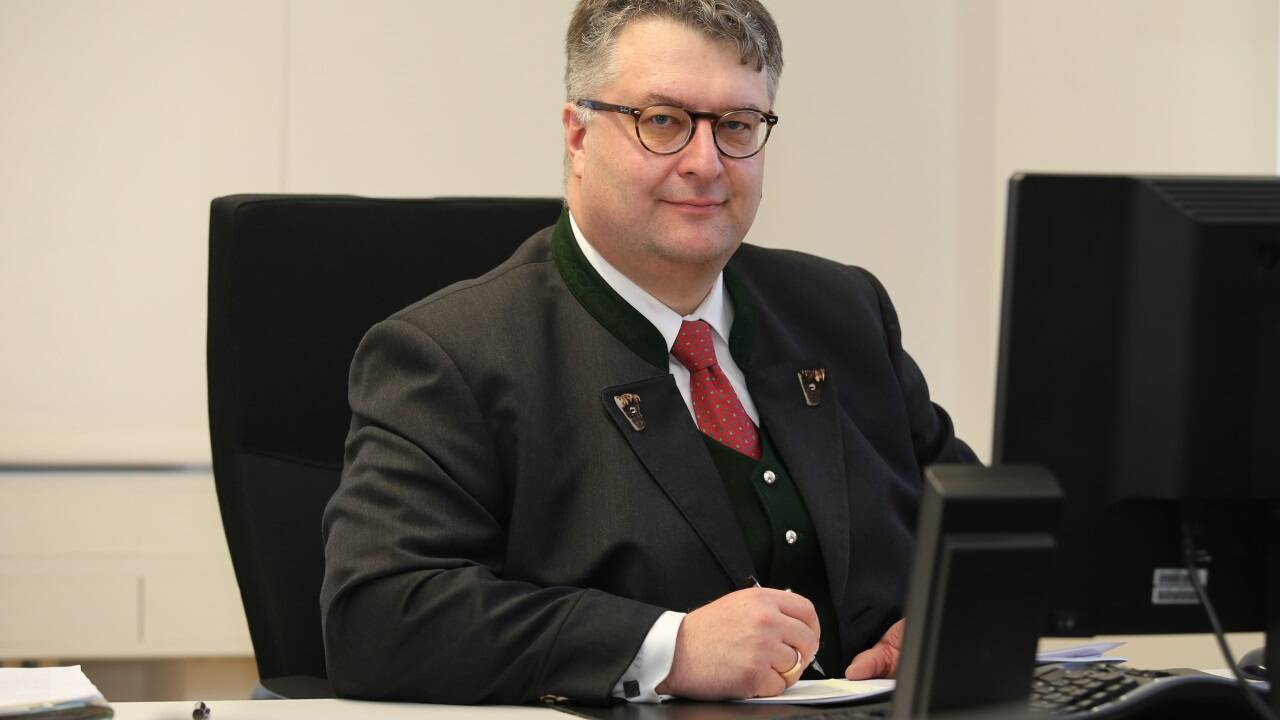 Ludwig F. Hillinger ist seit März 2015 Landesrechnungshofdirektor in Salzburg und in dieser Funktion bis Februar 2027 bestellt. Der gelernte Wirtschaftsprüfer war zuvor Experte in Banken und dort insbesondere als Risikomanager tätig. Ludwig F. Hillinger ist seit März 2015 Landesrechnungshofdirektor in Salzburg und in dieser Funktion bis Februar 2027 bestellt. Der gelernte Wirtschaftsprüfer war zuvor Experte in Banken und dort insbesondere als Risikomanager tätig.