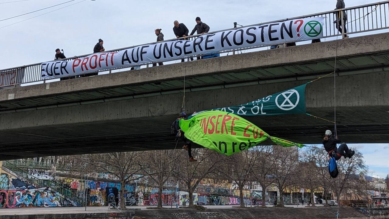 Wasser im Donaukanal wurde kurzfristig grün gefärbt  Wasser im Donaukanal wurde kurzfristig grün gefärbt
