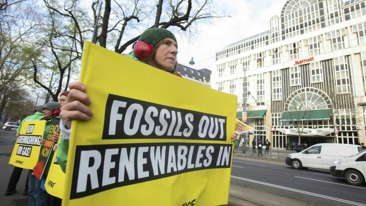 Die Ringstraße trennte am Dienstag erneut Demonstranten und Teilnehmer der Gaskonferenz. 