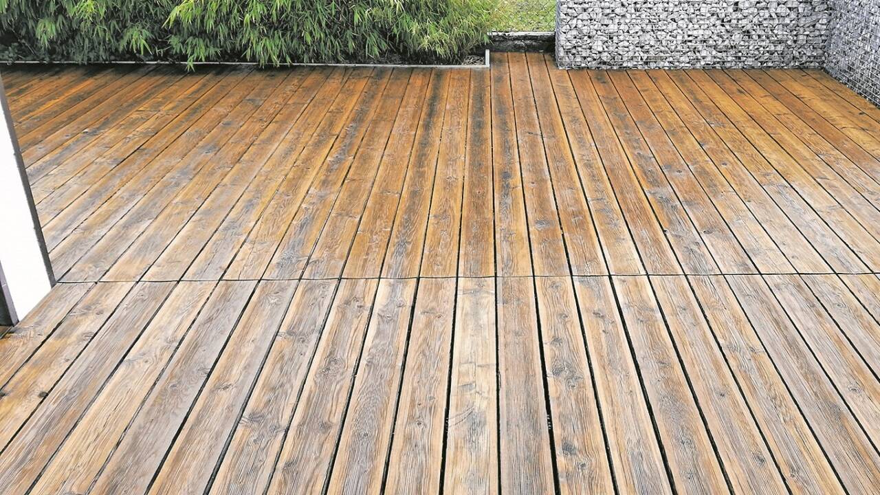 Nachher: Frisch gereinigt und geölt glänzt die Terrasse wie neu.  