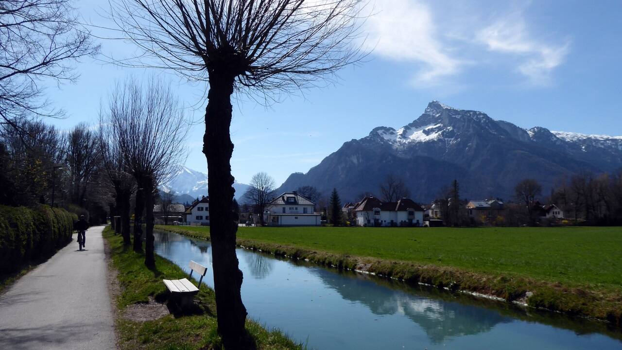 Der 12 Kilometer lange Almkanal bringt Lebensenergie in die Stadtteile.  