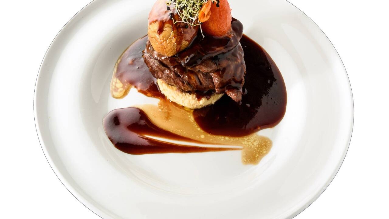 Ein bis heute weitgehend unbekannter Koch namens Casimir Moisson erfand in einem Pariser Restaurant ein Gericht, dessen Geschmacksexplosion der Entdeckung eines neuen Sterns glich: Tournedos à la Rossini. 