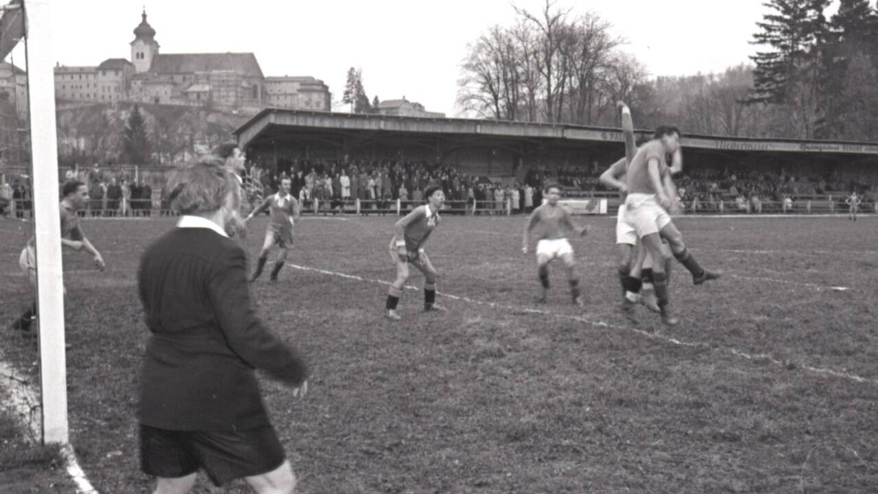 1951 trug der Salzburger Fußballverband zum 30-jährigen Bestehen ein Jubiläumsturnier auf dem SAK-Platz in Nonntal aus. 
