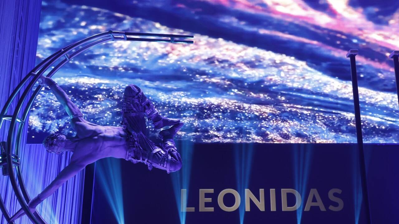 Akrobatik pur beim ersten Showact auf der Bühne.  Akrobatik pur beim ersten Showact auf der Bühne.