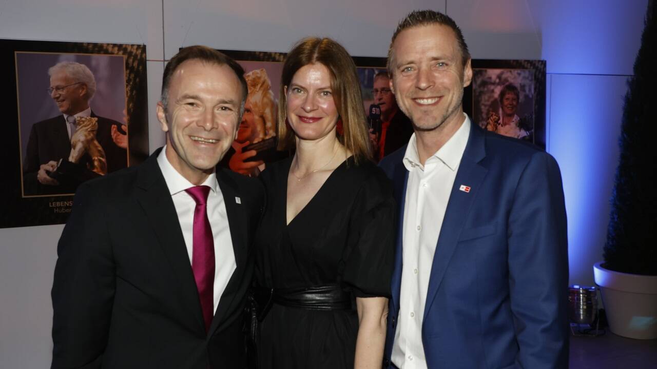 Vizebürgermeister Bernhard Auinger (l.) mit Gattin Marie-Christin und Peter Eder, Präsident der Arbeiterkammer Salzburg.  Vizebürgermeister Bernhard Auinger (l.) mit Gattin Marie-Christin und Peter Eder, Präsident der Arbeiterkammer Salzburg.