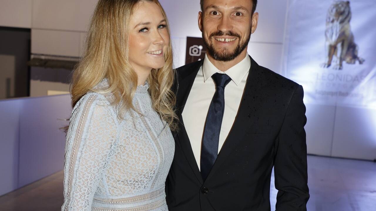 Red-Bull-Kicker Andreas Ulmer mit Ehefrau Sarah. 