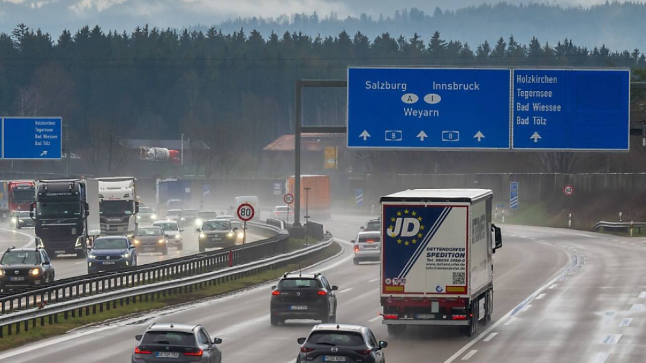 Trotz steigender Wirtschaftsleistung soll Lkw-Verkehr weniger werden 