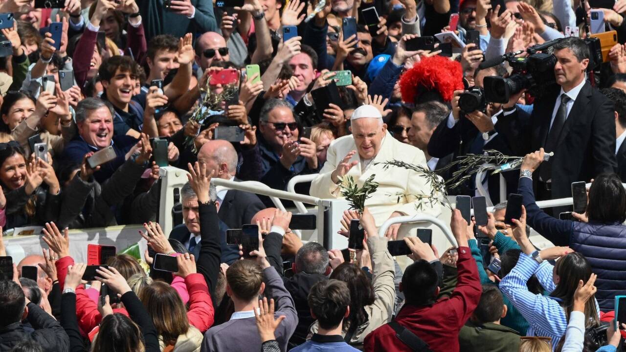 Dem Papst wurde zugejubelt.  
