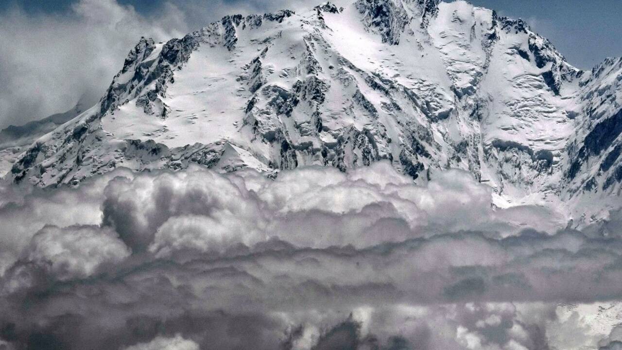 Archivfoto von 2008: Die Luftaufnahme zeigt die schneebedeckte Westseit des Nanga Parbat im Himalaya.  Archivfoto von 2008: Die Luftaufnahme zeigt die schneebedeckte Westseit des Nanga Parbat im Himalaya.