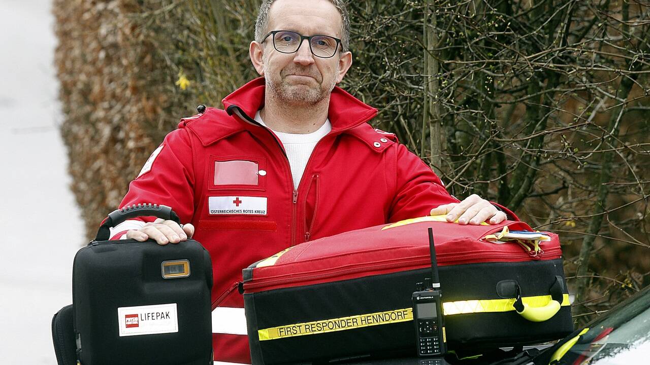 Sanitätsmeister Christian Haslauer aus Henndorf ist einer der 60 First Responder des Roten Kreuzes im Land Salzburg. 