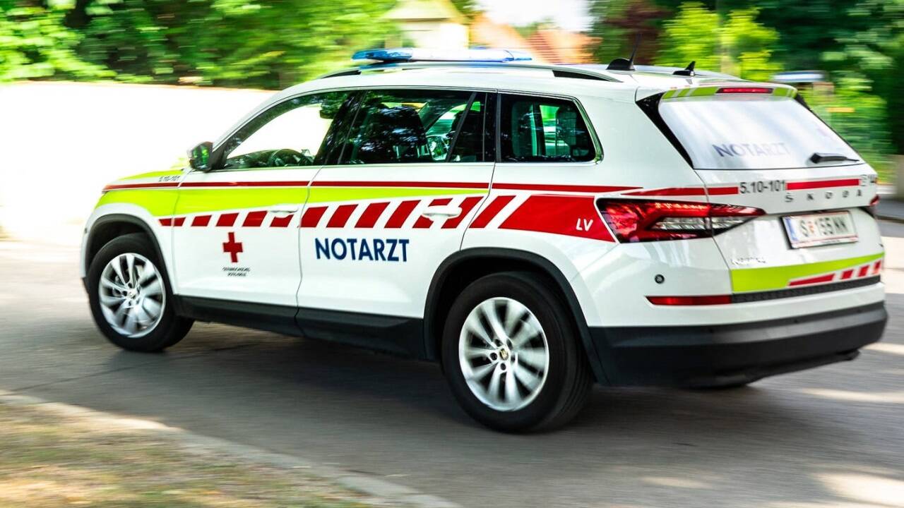 Der Mann wurde nach der notärztlichen Erstversorgung in das Uniklinikum nach Salzburg geflogen (Symbolbild).  