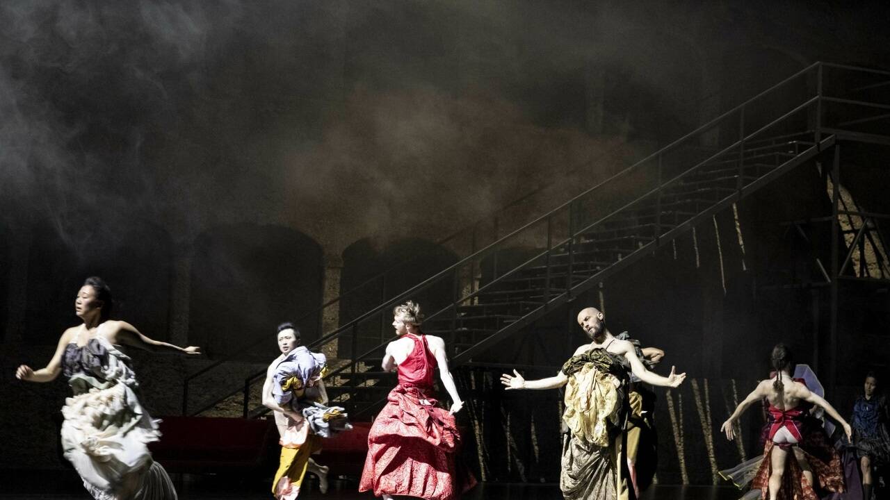 Die Emanuel Gat Dance Company mit dem Stück „Träume“ in der Felsenreitschule. 