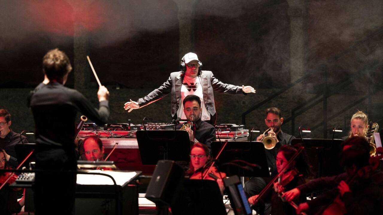 DJ Westbam mit der Mendelssohn-Orchesterakademie unter Oscar Jockel. 