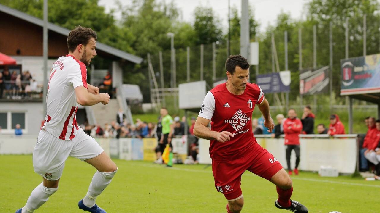 Kapitän Robert Strobl (r.) verletzte sich gegen Grödig schwer und wird Kuchl monatelang fehlen.  