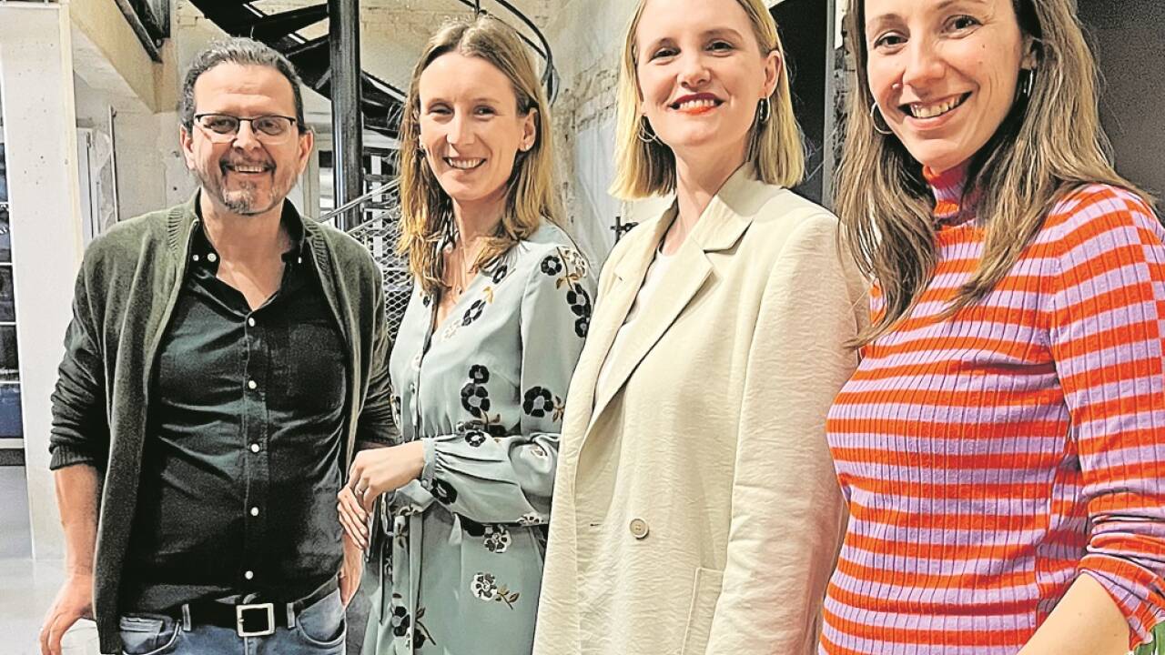 Sie verfechten New Work: Christian Holzer, Lena Marie Glaser und Bettina Ludwig mit Moderatorin Katharina Maier (2. v. l.). 
