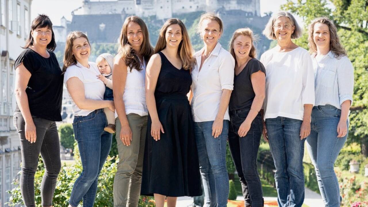 Das Team um die Leiterin der Landesgeschäftsstelle Salzburg des Österreichischen Hebammengremiums, Anna Ferner (4. von links), richtet den Österreichischen Hebammenkongress aus. Er findet am Mittwoch und Donnerstag im Salzburger Kongresshaus statt. Das Team um die Leiterin der Landesgeschäftsstelle Salzburg des Österreichischen Hebammengremiums, Anna Ferner (4. von links), richtet den Österreichischen Hebammenkongress aus. Er findet am Mittwoch und Donnerstag im Salzburger Kongresshaus statt.