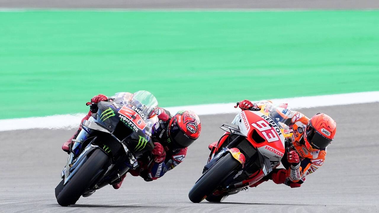Die Topfahrer Fabio Quartararo (links) und Marc Márquez kämpfen in der MotoGP mit stumpfen Waffen. Die Topfahrer Fabio Quartararo (links) und Marc Márquez kämpfen in der MotoGP mit stumpfen Waffen.
