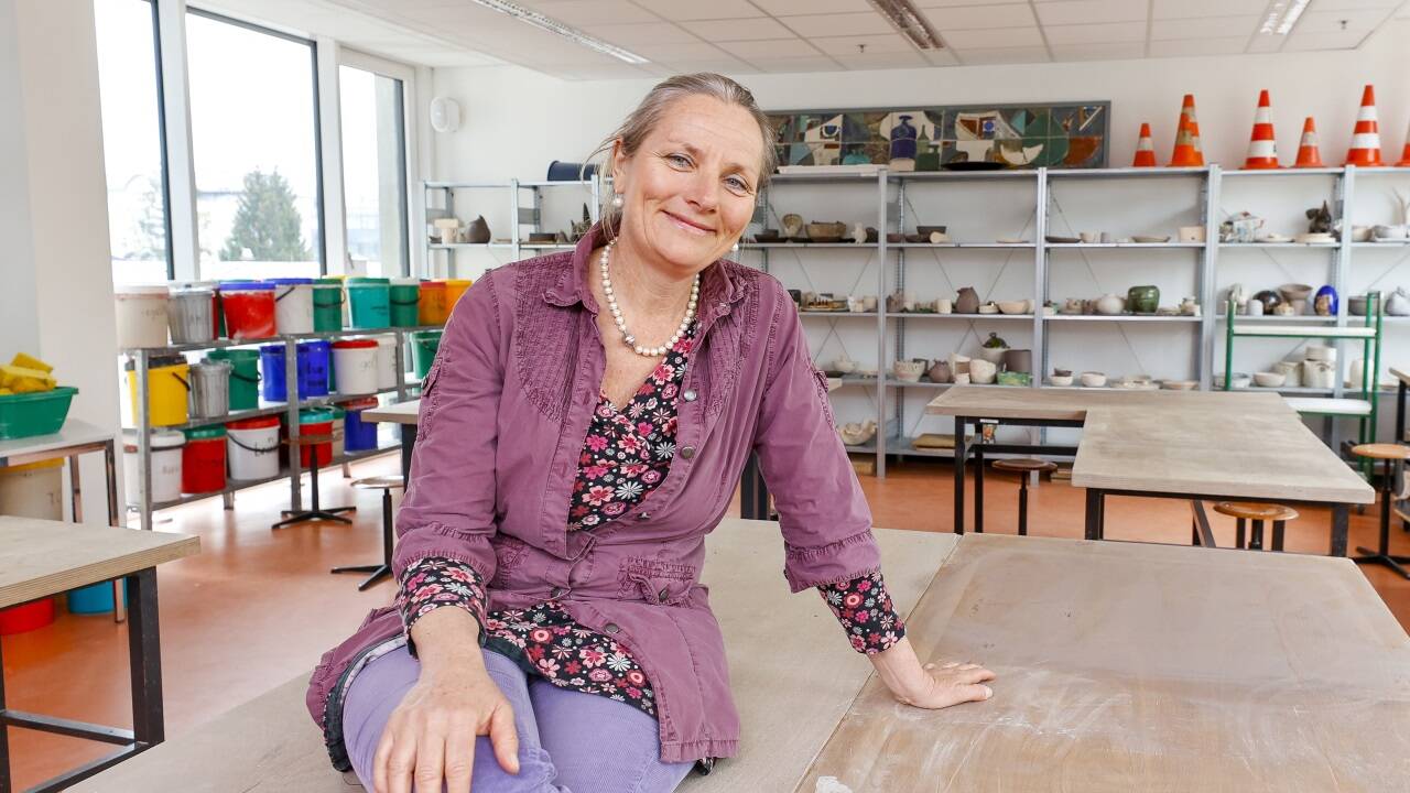 Gründerin und Pädagogin Karin Mitterbauer wird die Kinder mit ihrem Team beim Lernen begleiten. Die Schülerinnen und Schüler dürfen sich auch im Töpferatelier der Volkshochschule Salzburg kreativ ausleben. Gründerin und Pädagogin Karin Mitterbauer wird die Kinder mit ihrem Team beim Lernen begleiten. Die Schülerinnen und Schüler dürfen sich auch im Töpferatelier der Volkshochschule Salzburg kreativ ausleben.
