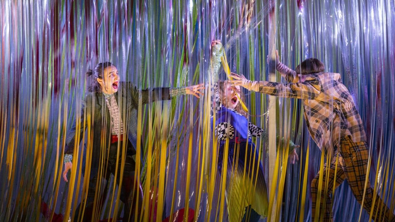 Bilder zum Stück „Fiesta“, das bis Mai durch Stadt und Land Salzburg unterwegs ist und im Sommer auf dem Spielplan der Salzburger Festspiele steht. 