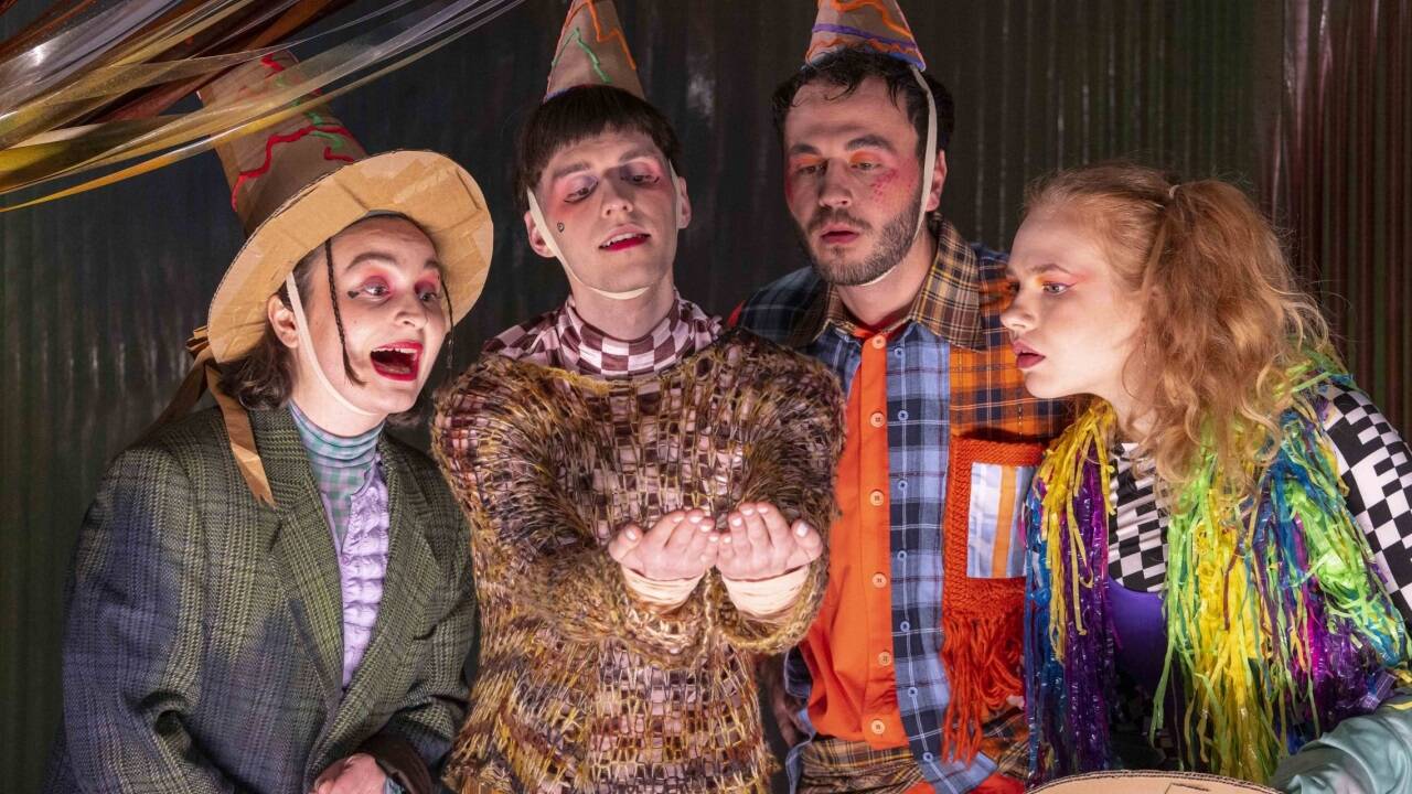 Bilder zum Stück „Fiesta“, das bis Mai durch Stadt und Land Salzburg unterwegs ist und im Sommer auf dem Spielplan der Salzburger Festspiele steht. 