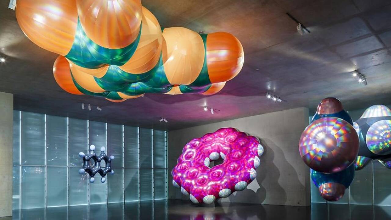 Aufgeblasene petrochemische Elemente im Kunsthaus Bregenz 