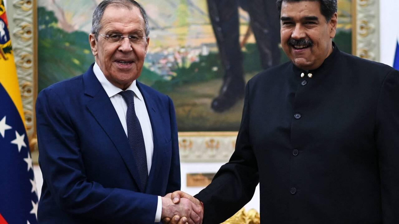 Unter Freunden: Russlands Außenminister Sergej Lawrow und Venezuelas Präsident Nicolás Maduro. Unter Freunden: Russlands Außenminister Sergej Lawrow und Venezuelas Präsident Nicolás Maduro.