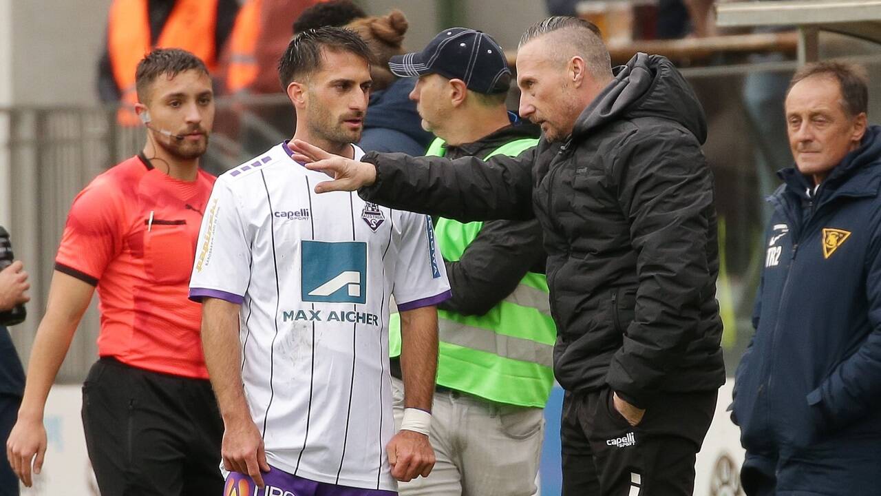 Austria-Trainer Christian Schaider (r.) und Routinier René Zia haben harte Zeiten vor sich.  