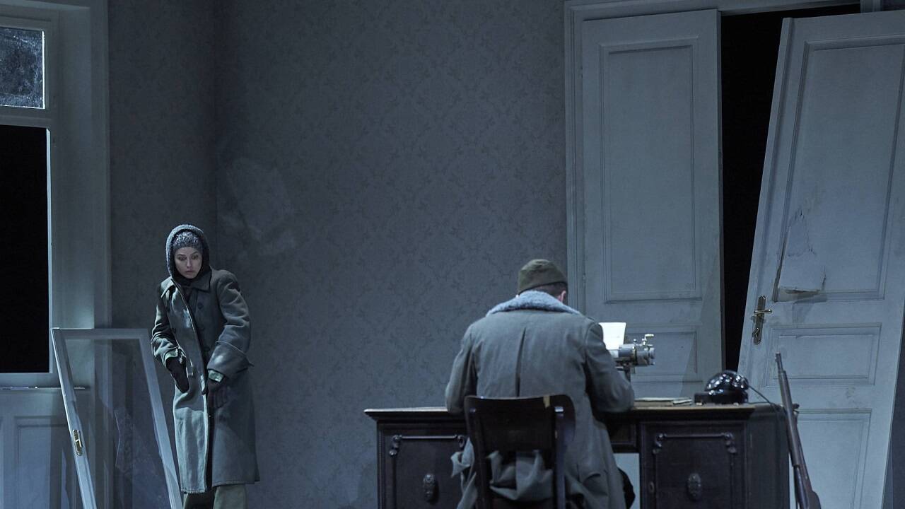 Bilder zur Inszenierung des Dramas „Drei Winter“ am Wiener Burgtheater. 