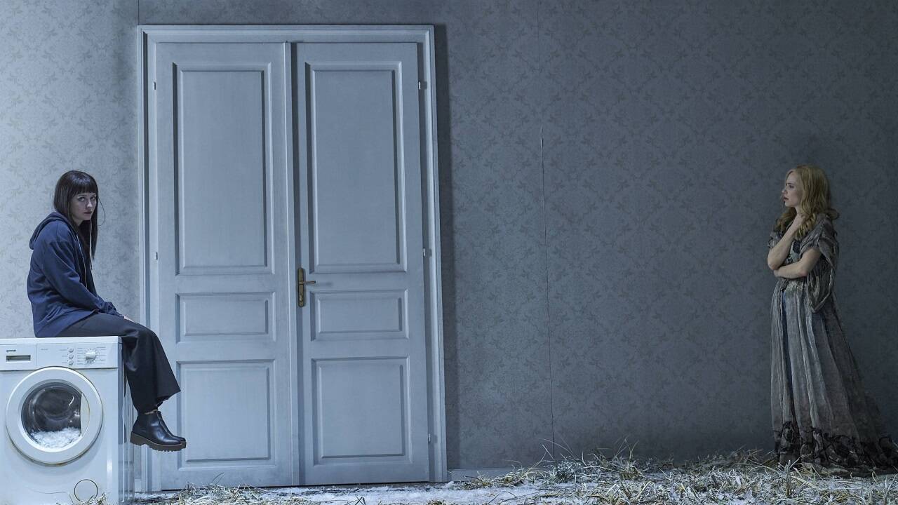 Bilder zur Inszenierung des Dramas „Drei Winter“ am Wiener Burgtheater. 