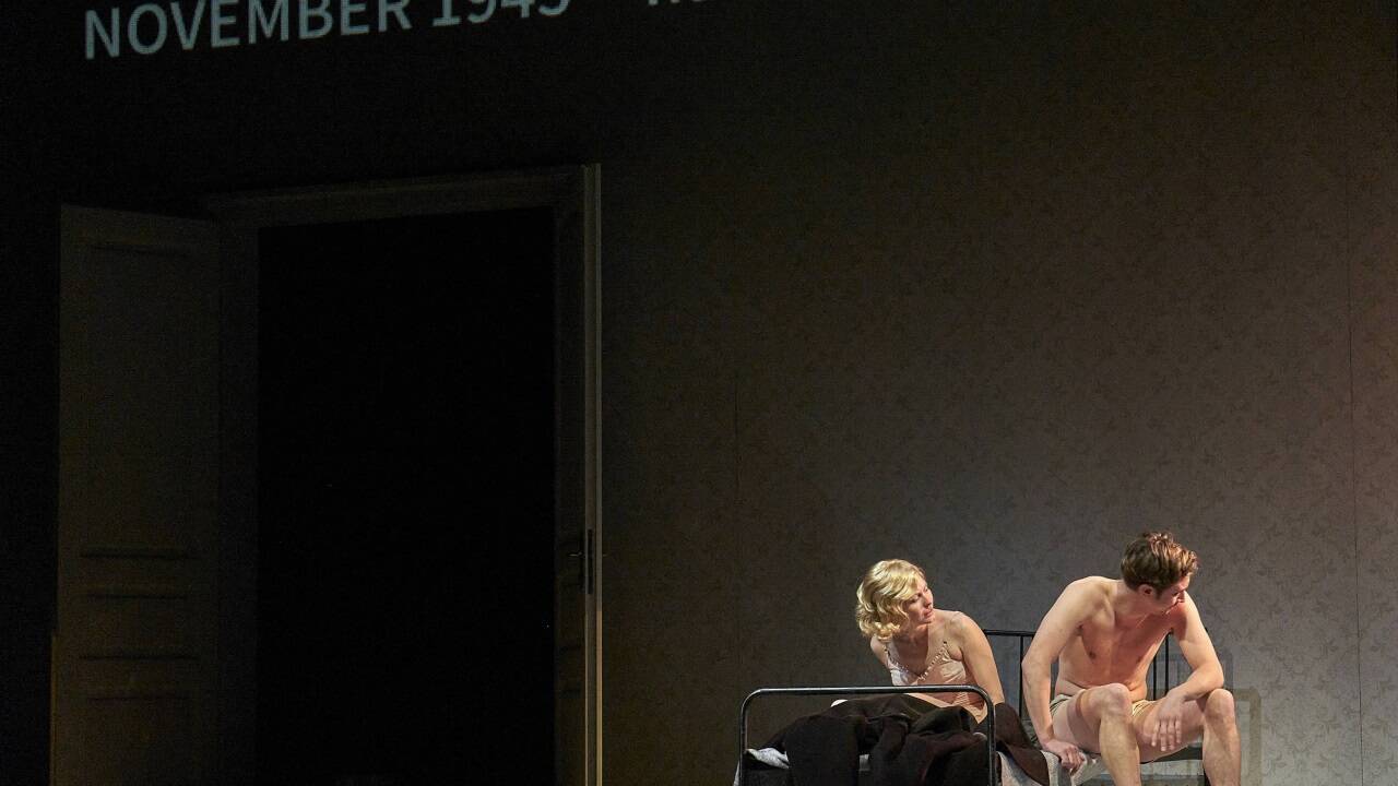 Bilder zur Inszenierung des Dramas „Drei Winter“ am Wiener Burgtheater. 