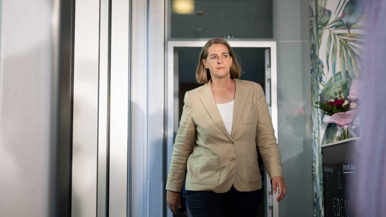 Andrea Klambauer (Neos) hatte einen schweren Gang am Sonntag.  