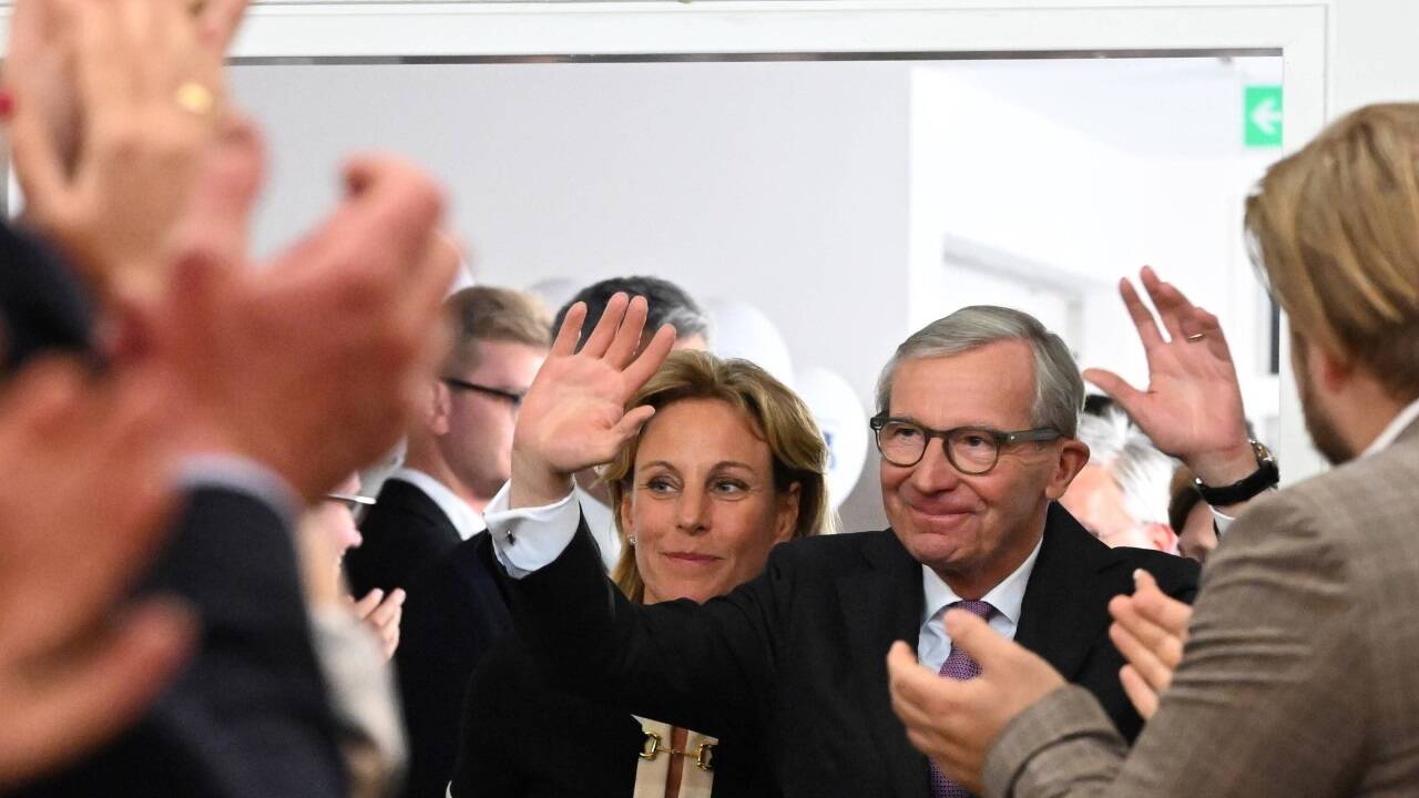 Haslauer beim Eintreffen in der ÖVP-Zentrale in der Merianstraße.  