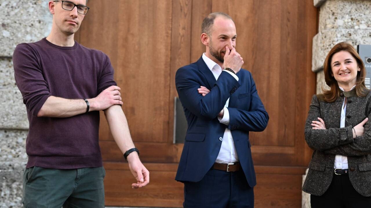 Im Chiemseehof angetreten sind Kay-Michael Dankl (KPÖ plus), David Egger (SPÖ), Marlene Svazek (FPÖ).  