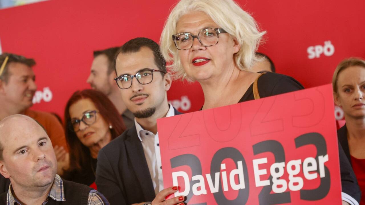 SPÖ-Stadträtin Anja Hagenauer hielt die David-Schilder hoch.  