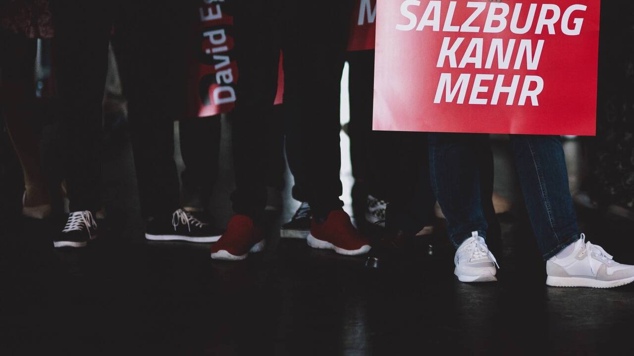 Die SPÖ-Schilder waren nach 17 Uhr auch unten.  