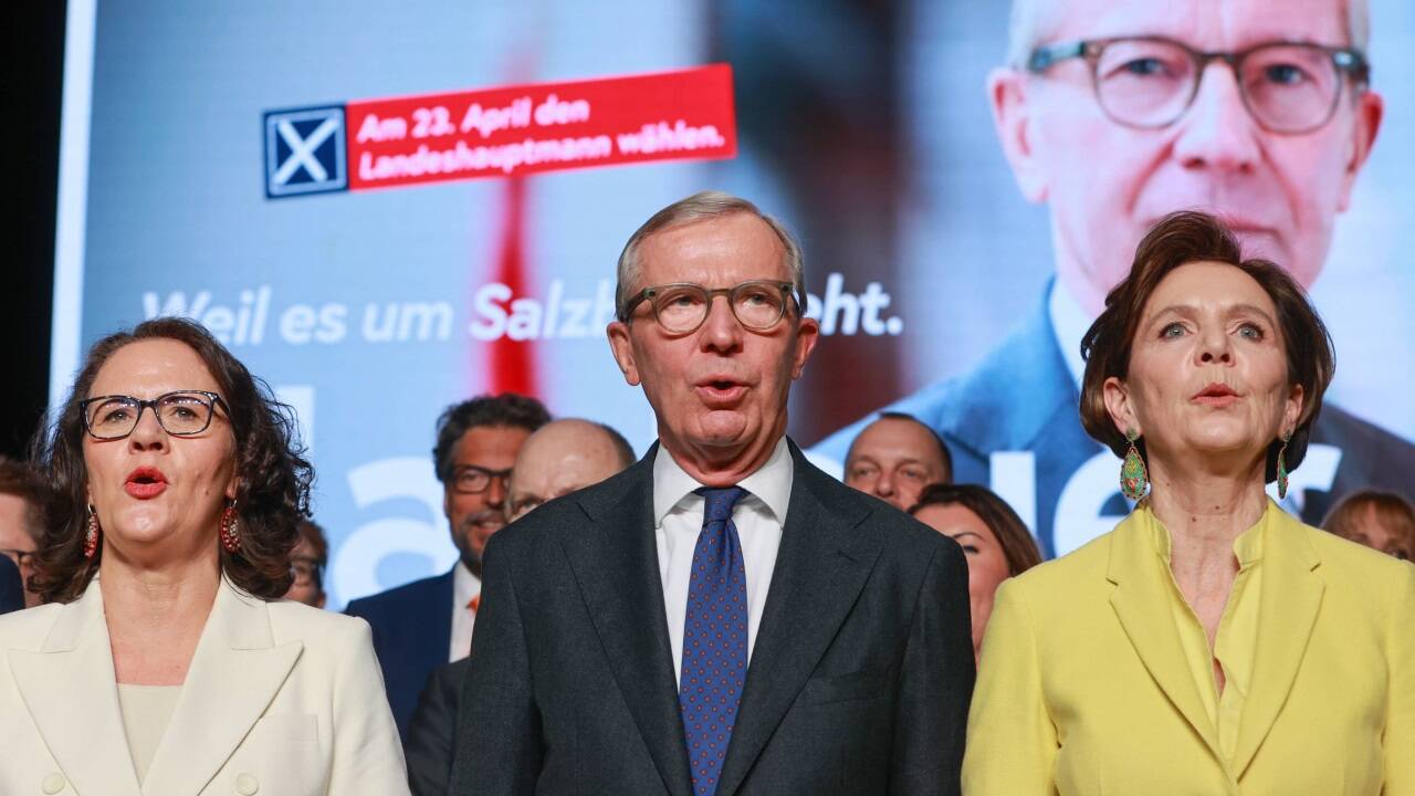 Fixpunkt bei ÖVP-Wahlkampfveranstaltungen: Landeshauptmann Wilfried Haslauer, Landesrätin Daniela Gutschi und Landtagspräsidentin Brigitta Pallauf sangen gemeinsam mit den Funktionärinnen und Funktionären „Land uns’rer Väter“. Fixpunkt bei ÖVP-Wahlkampfveranstaltungen: Landeshauptmann Wilfried Haslauer, Landesrätin Daniela Gutschi und Landtagspräsidentin Brigitta Pallauf sangen gemeinsam mit den Funktionärinnen und Funktionären „Land uns’rer Väter“.