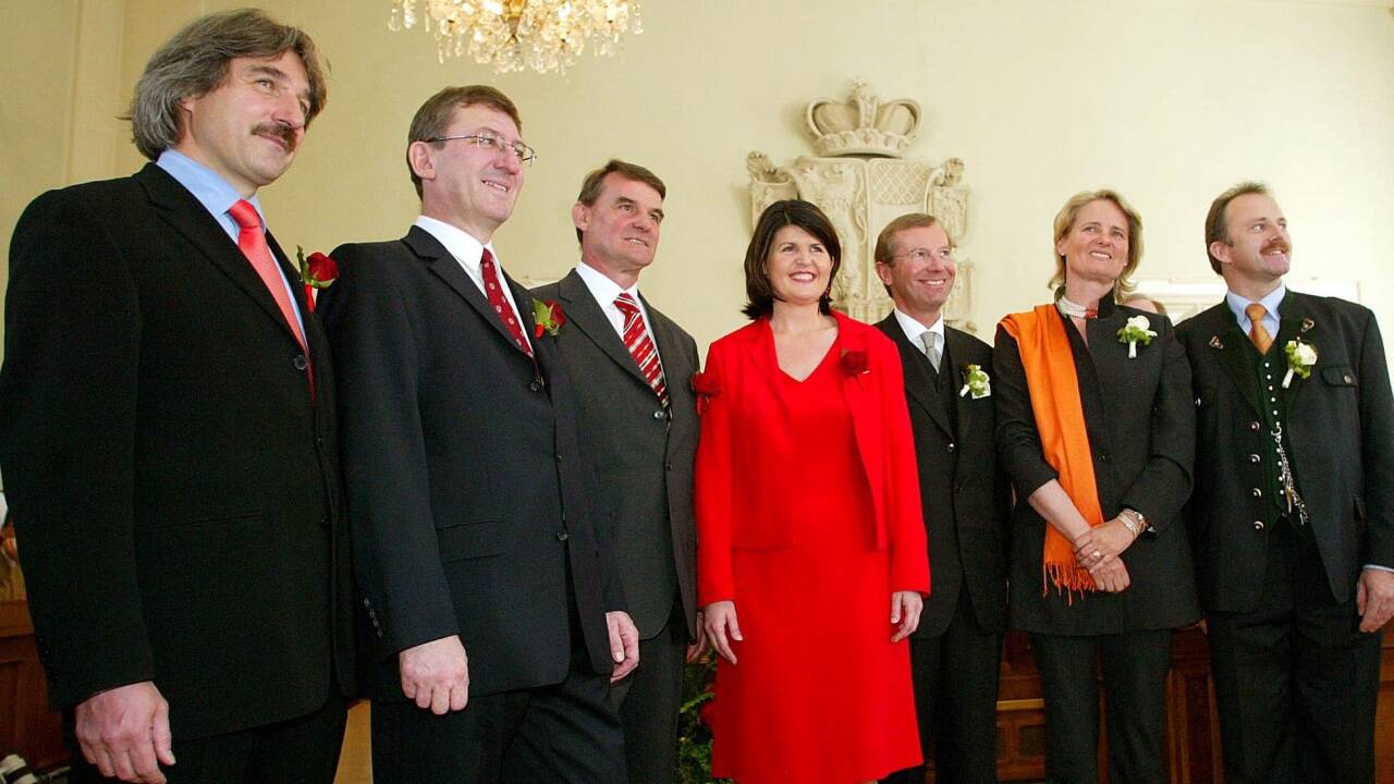 Angelobung 2004: SPÖ-Landeshauptfrau Gabi Burgstaller koalierte mit der ÖVP unter Wilfried Haslauer.  