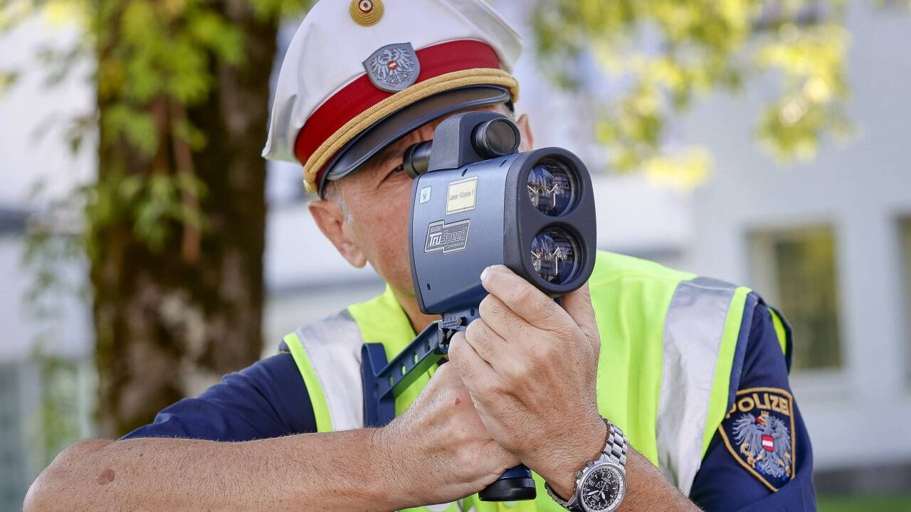 A2 Blitz Polizei Stoppt Raser Mit 321 Kmh Das Ist Unglaublich - eraa7z9
