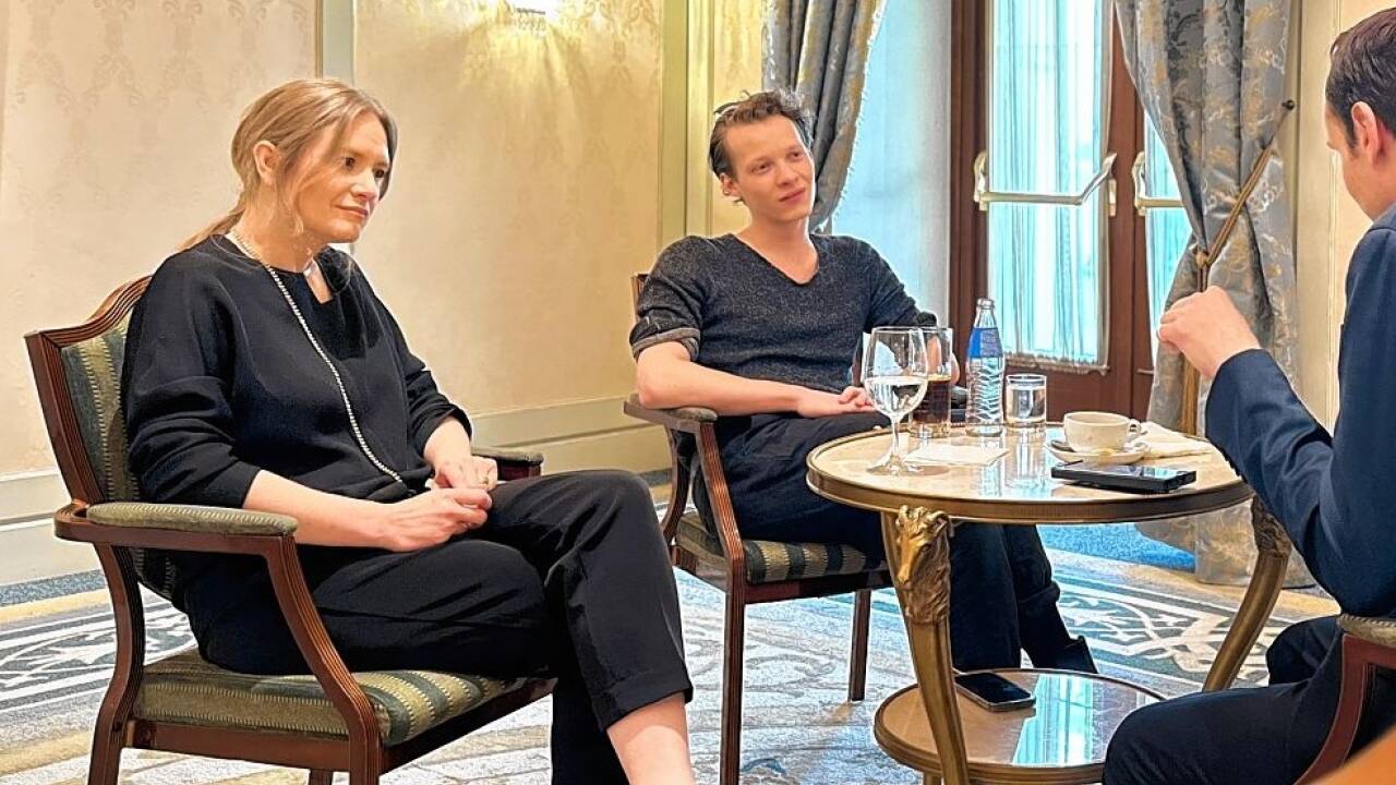 Schauspielerin Julia Jentsch und ihr Kollege Felix Kammerer beim SN-Interview in Wien. 