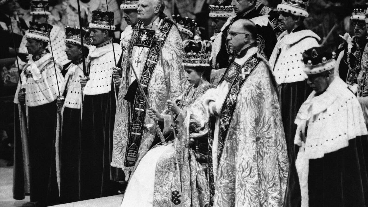 Queen Elizabeth II. bei ihrer Krönung am 2. Juni 1953.  