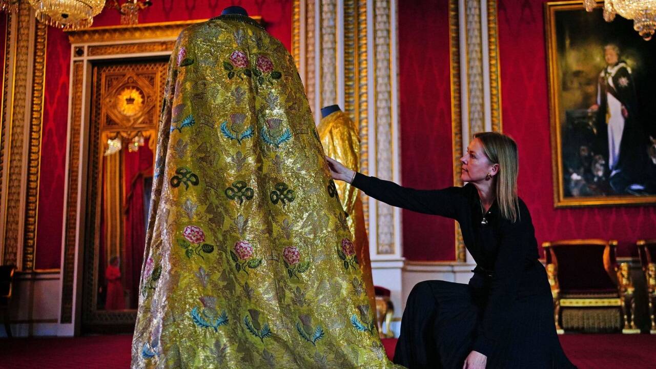 Diese Robe wird König Charles III. am Samstag tragen.  