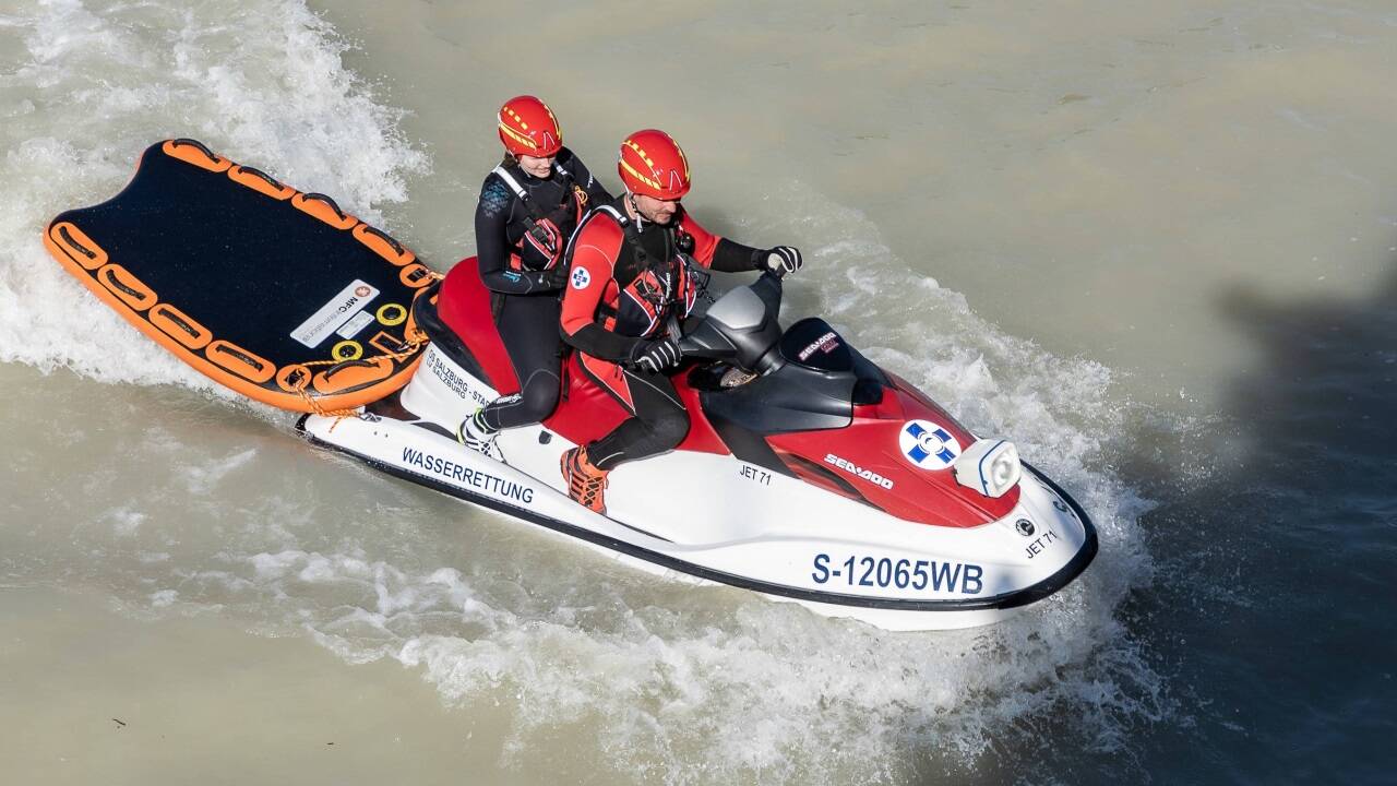 Auch Wasserretter aus Salzburg und Bayern standen im Einsatz.  