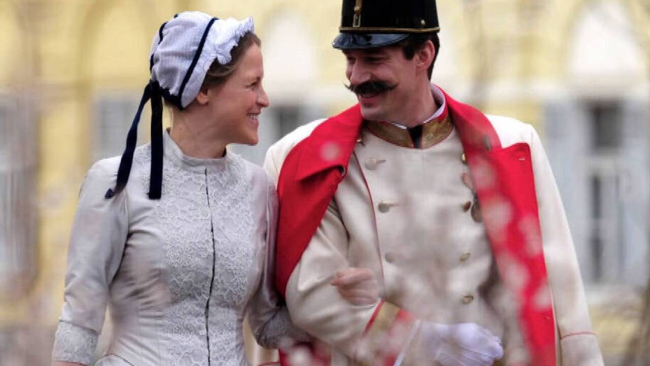 Szene aus der Doku: Julia Hauke und Alexander von Hessen. 