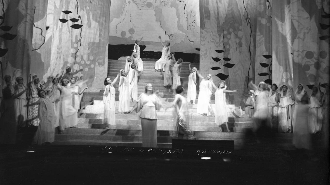 Aufführung von „Orfeo ed Euridice“, Choreografie Margarete Wallmann, Salzburger Festspiele 1931.  Aufführung von „Orfeo ed Euridice“, Choreografie Margarete Wallmann, Salzburger Festspiele 1931.